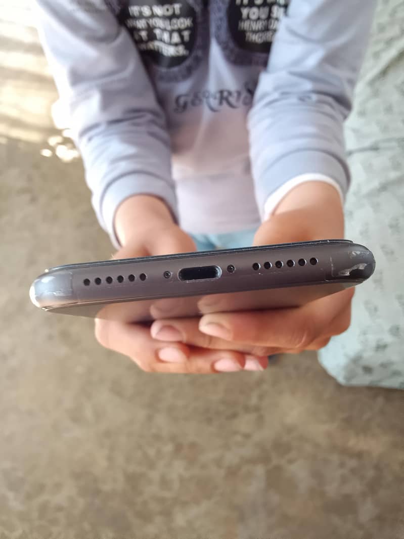 iPhone 11 3