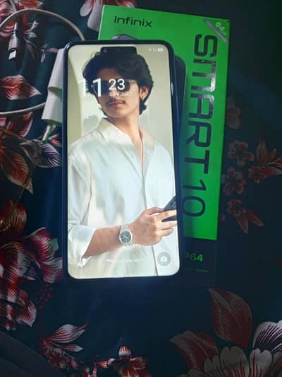 Infinix smart 10 8 /64 hai with original box charger