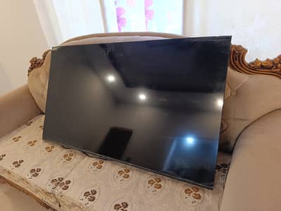 Haier 55 inch 4k google tv for sale only one month use panel cracks