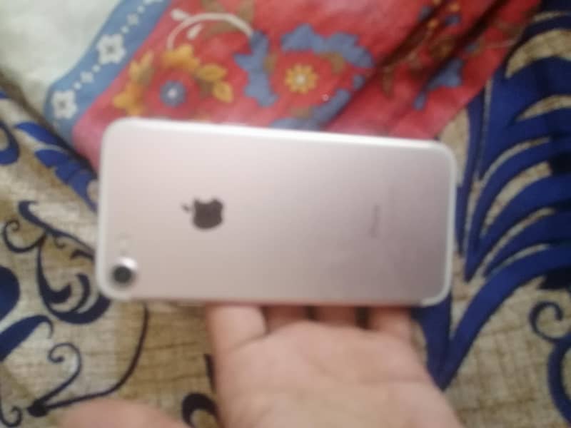 Apple iPhone 7 0