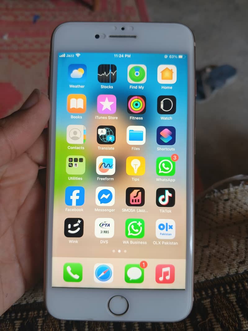 Apple iPhone 8 Plus 1