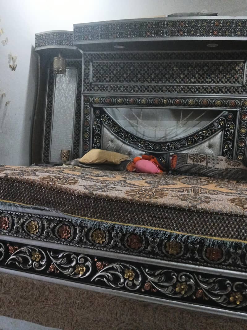 King Bed With dressing table 0