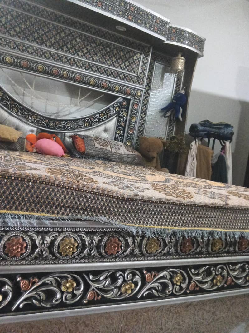 King Bed With dressing table 2