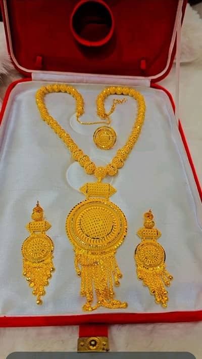 Gold plated jewellery looking like real gold