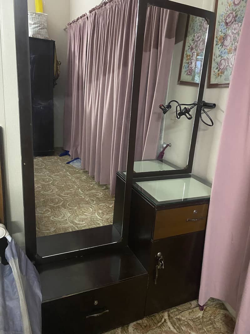 Dressing table 0
