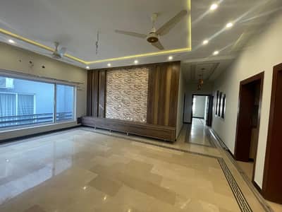 brand New 1 kanal upper portion available for rent in rezinable price and prime location