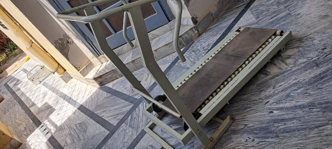 "23 Roller Manual Treadmill – Good Condition"