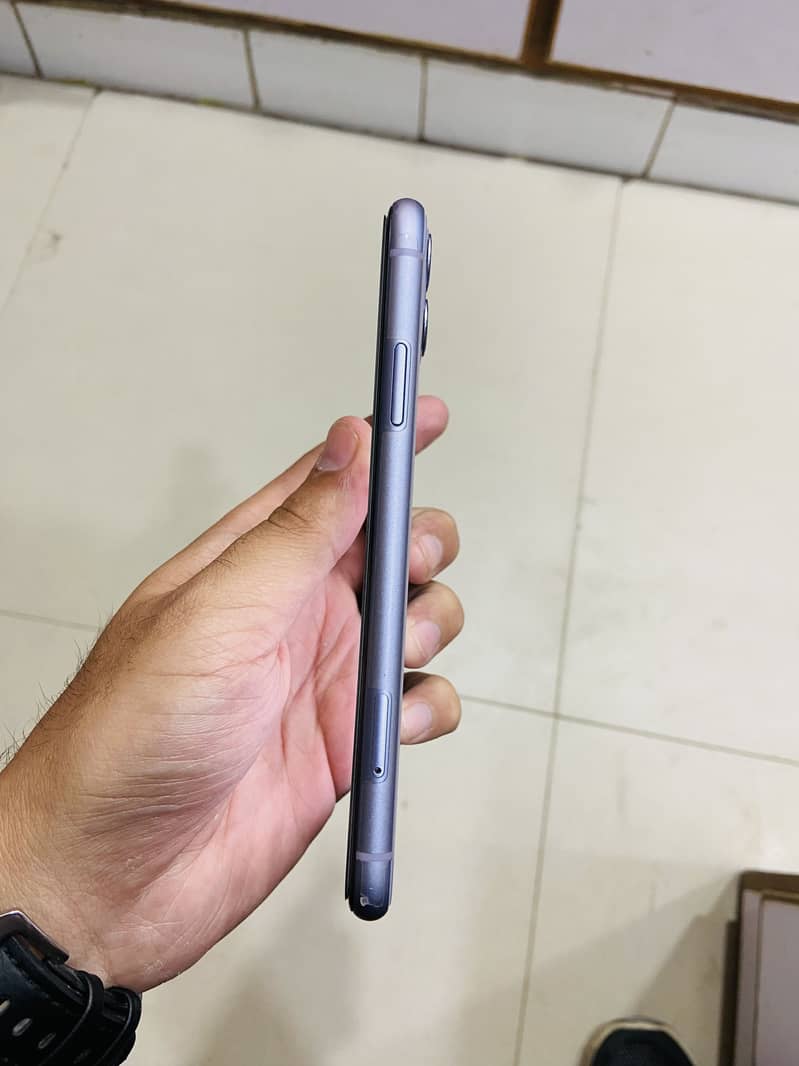 Apple iPhone 11 7