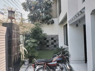 10 Marla House Is Available For Sale