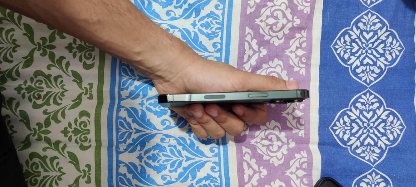 Apple iPhone 13 Pro 4
