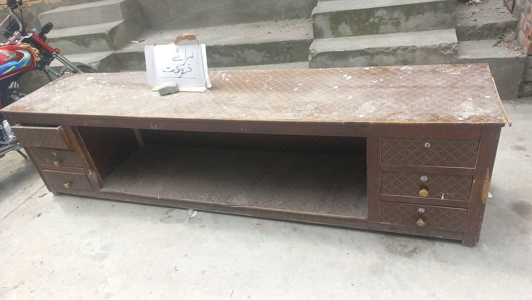 table with draws 1