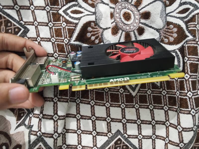 2GB GRAPHICS 3
