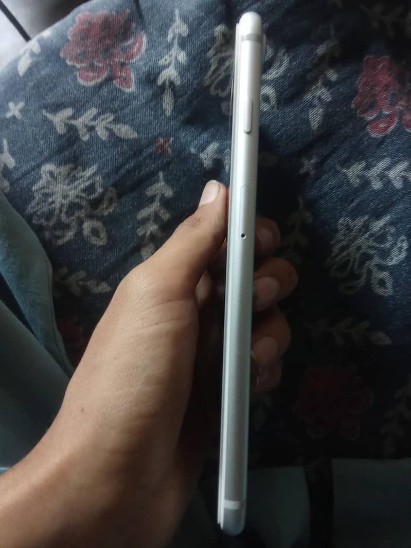 Apple iPhone 7 Plus 3