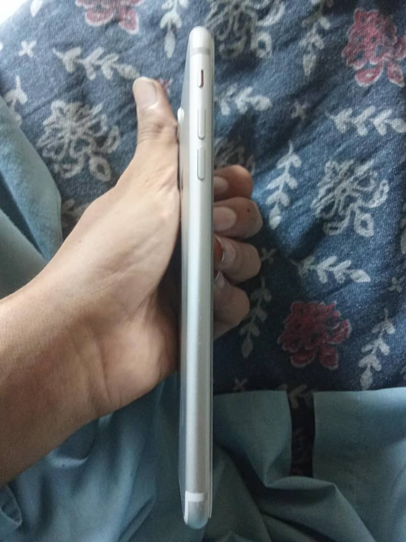 Apple iPhone 7 Plus 4