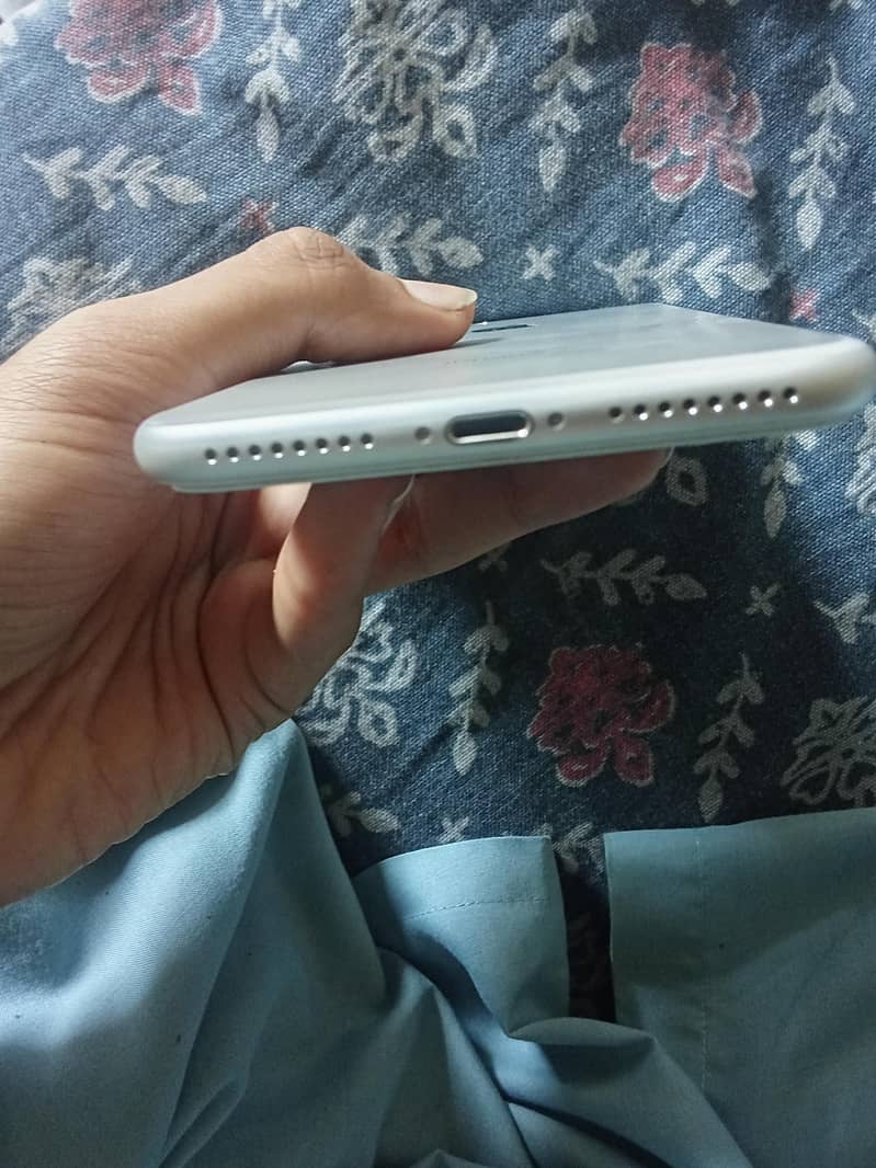 Apple iPhone 7 Plus 5