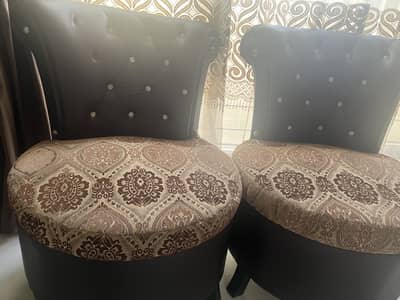 Coffee chair and table for sale 35000