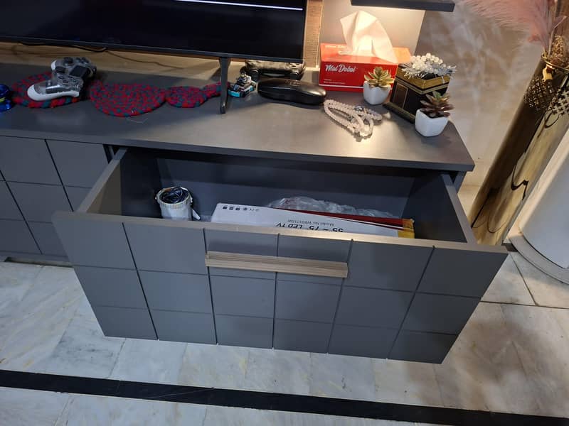 media Rack 1