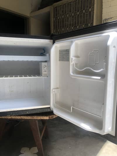 Refrigerator Just 1 manth chali h
