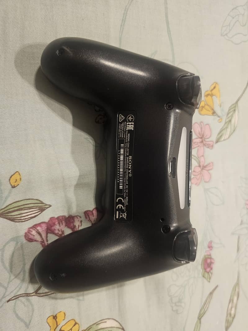 PS4 controller 1