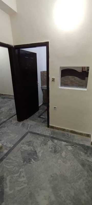 single and double room flat available for rent