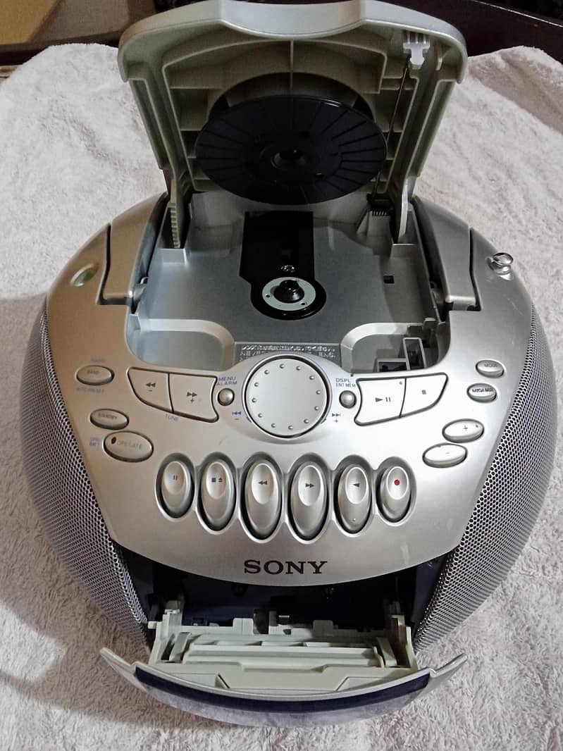 SONY Model CFD-E77L 2