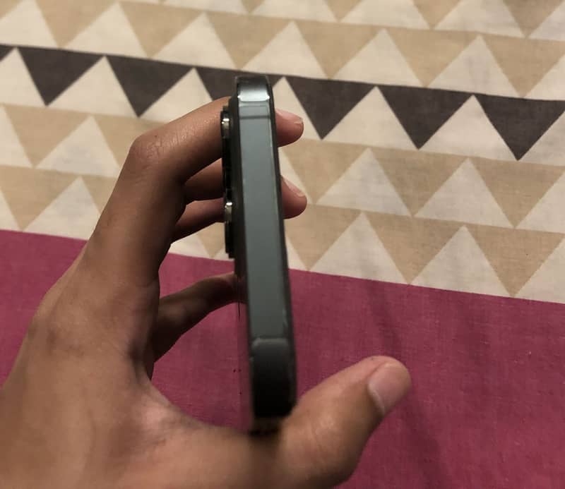 Apple iPhone 13 Pro 4