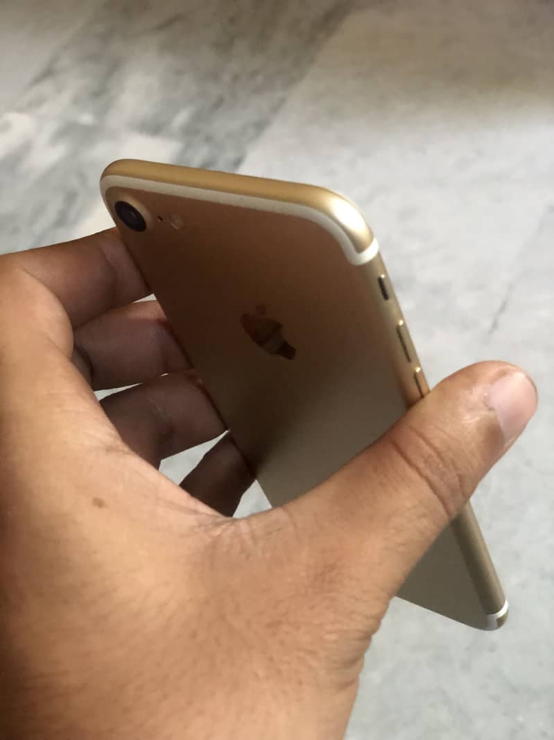 Apple iPhone 7 3