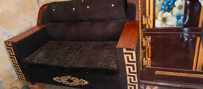 god condishin sofa sat and whid tabil
