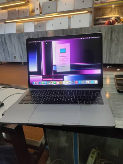 MacBook pro 2017 8gb ram 256 SSD 13inch retina display