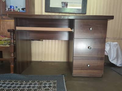 Computer table