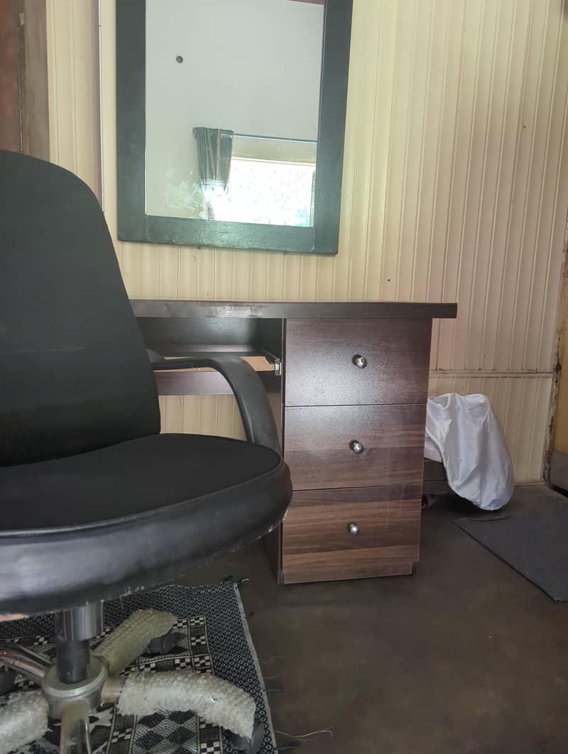 Computer table 3