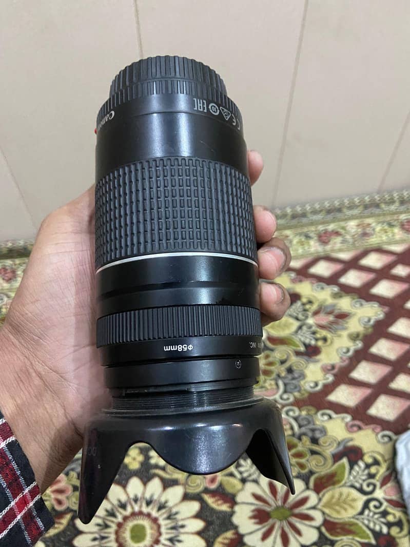 DSLR Camera 0