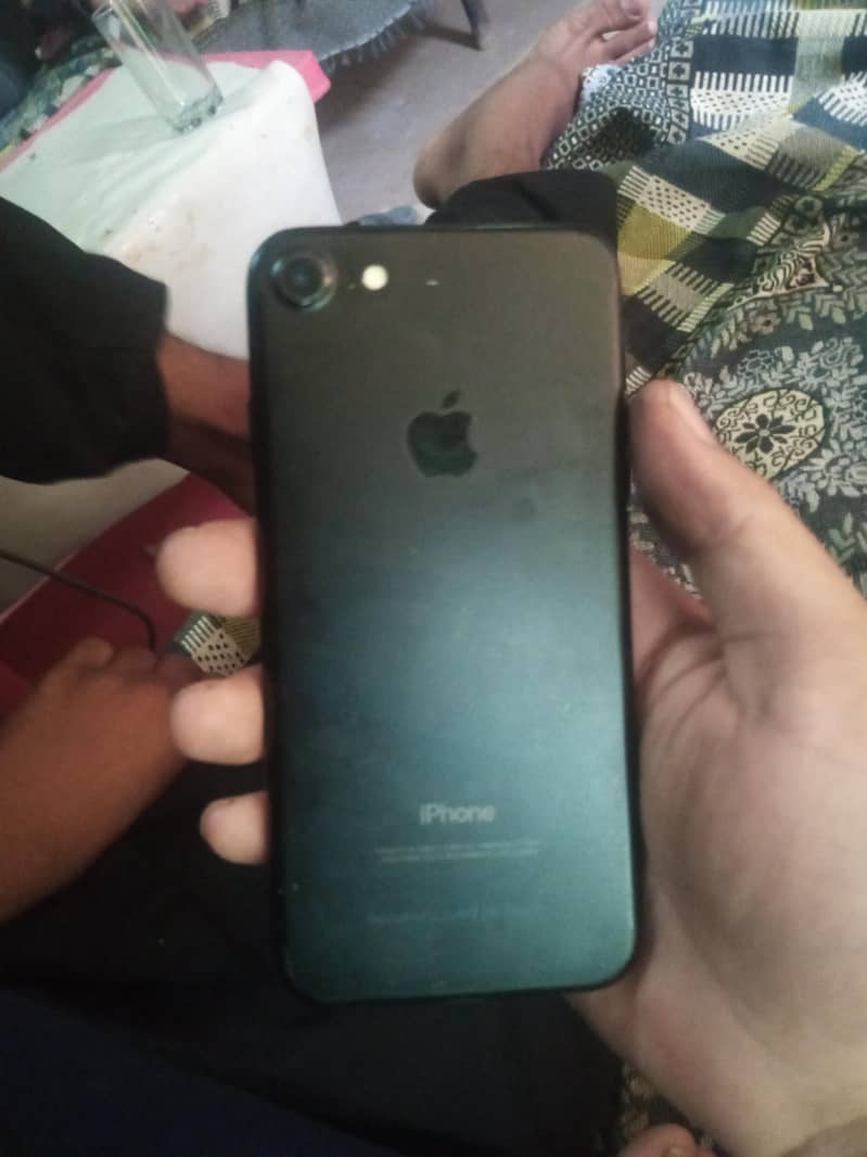Apple iPhone 7 0