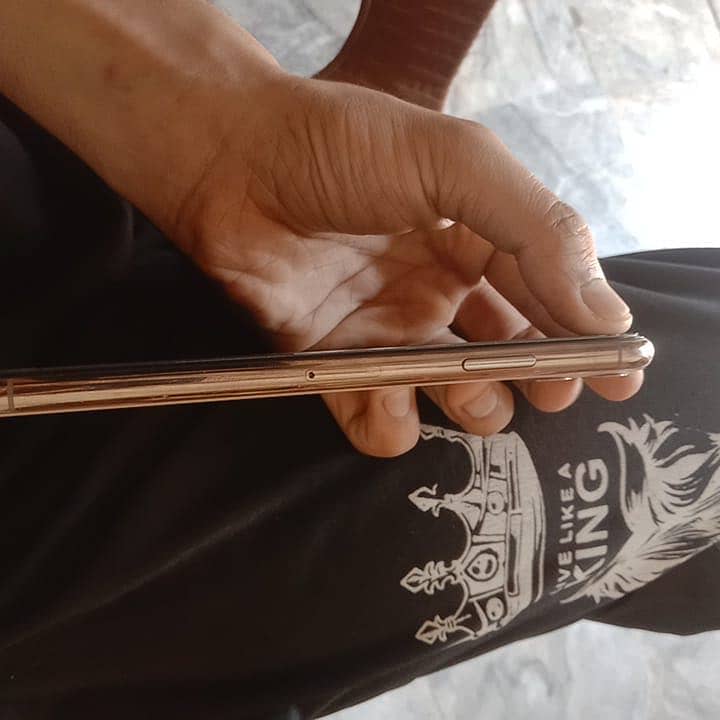 iPhone 11 Pro Max 1