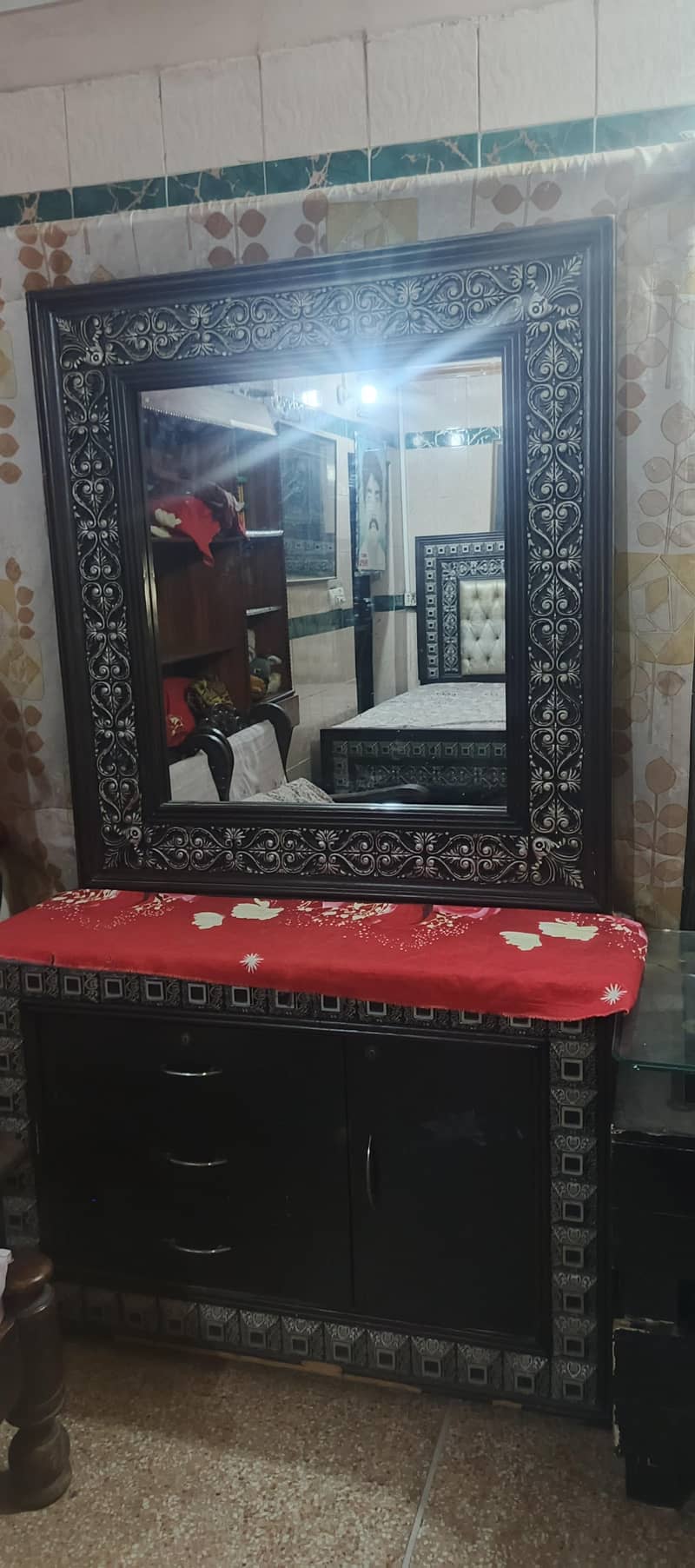 Master Bed with Dressing Table 4