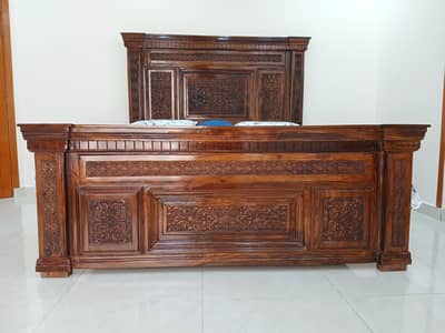 Solid sheesham wood king size bed with sidetables and dressing