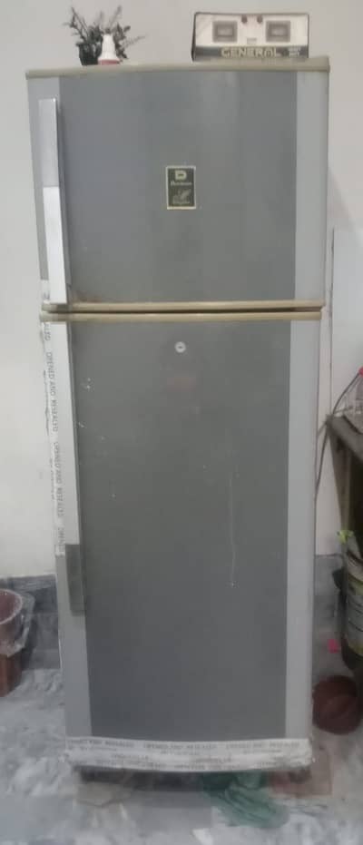 Dawlance fridge for sale working boht achi hai readon for dale new liy