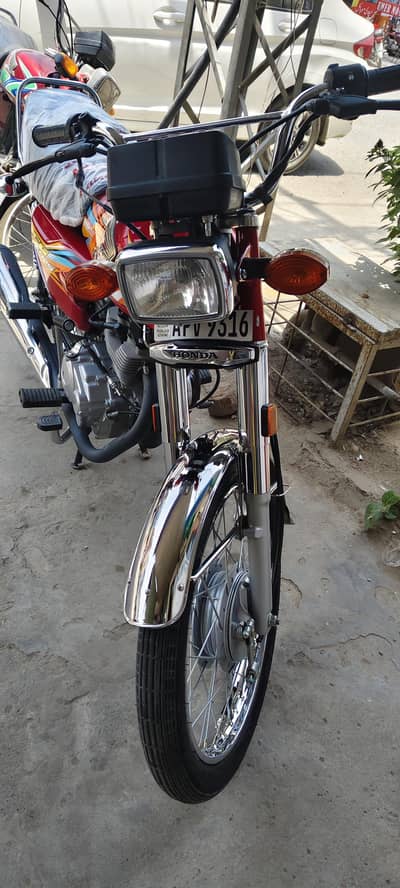 Honda 125 all documents clear original number plates biometric on the