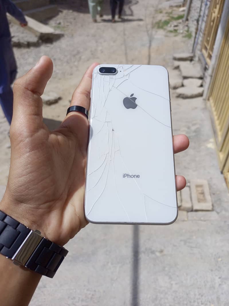 Apple iPhone 8 Plus 4