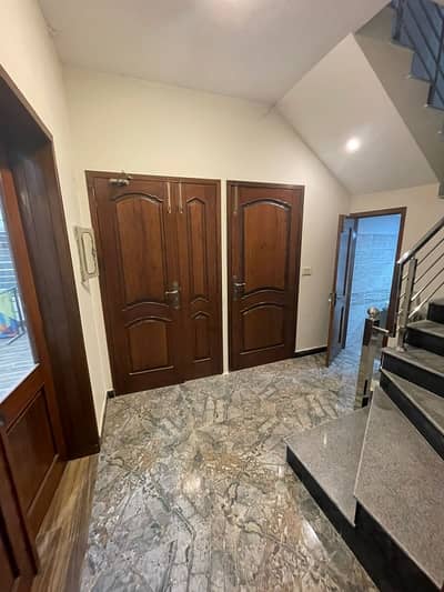 In Top City 1 - Block D House For Rent Sized 10 Marla