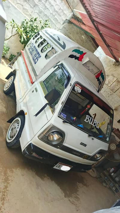 Suzuki Ravi van