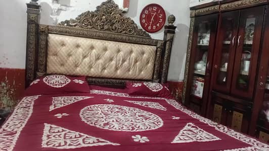 Bedroom k liye istemal shuda furniture munasib qeemat pr. . . .