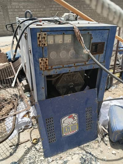 gernator 28kv.    3 choty lifter.    aik bara lifter