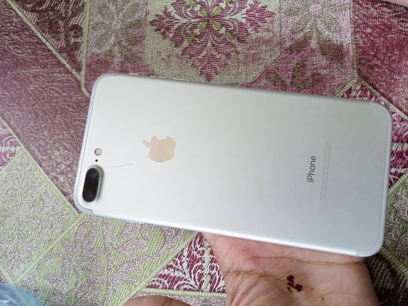 Apple iPhone 7 Plus 3