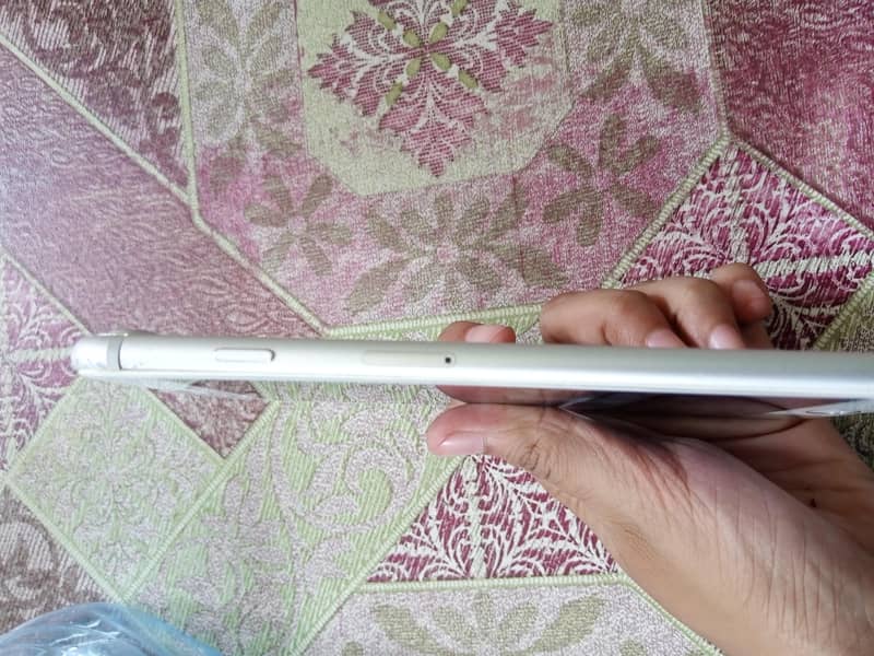 Apple iPhone 7 Plus 5
