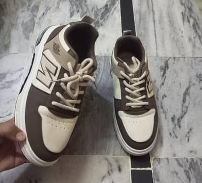 Slightly used mens sneaker. condition 9.5/10 | 43 number