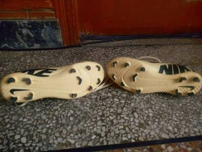 NIKE MERCURIALS