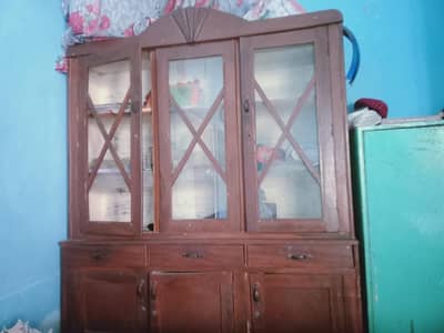 لکڑی کی الماری فروخت کے لیے – مضبوط اور اچھی کنڈیشن