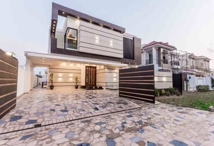 At Good Location 1 Kanal House in DHA Phase 3 FOR RENT