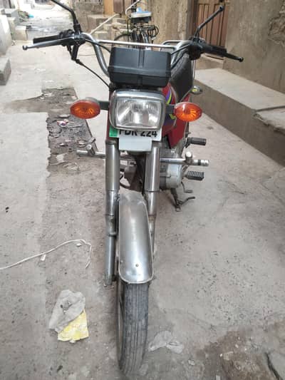 tenki 2017 model ki hy. engine all ok. whatsapp 03004393253